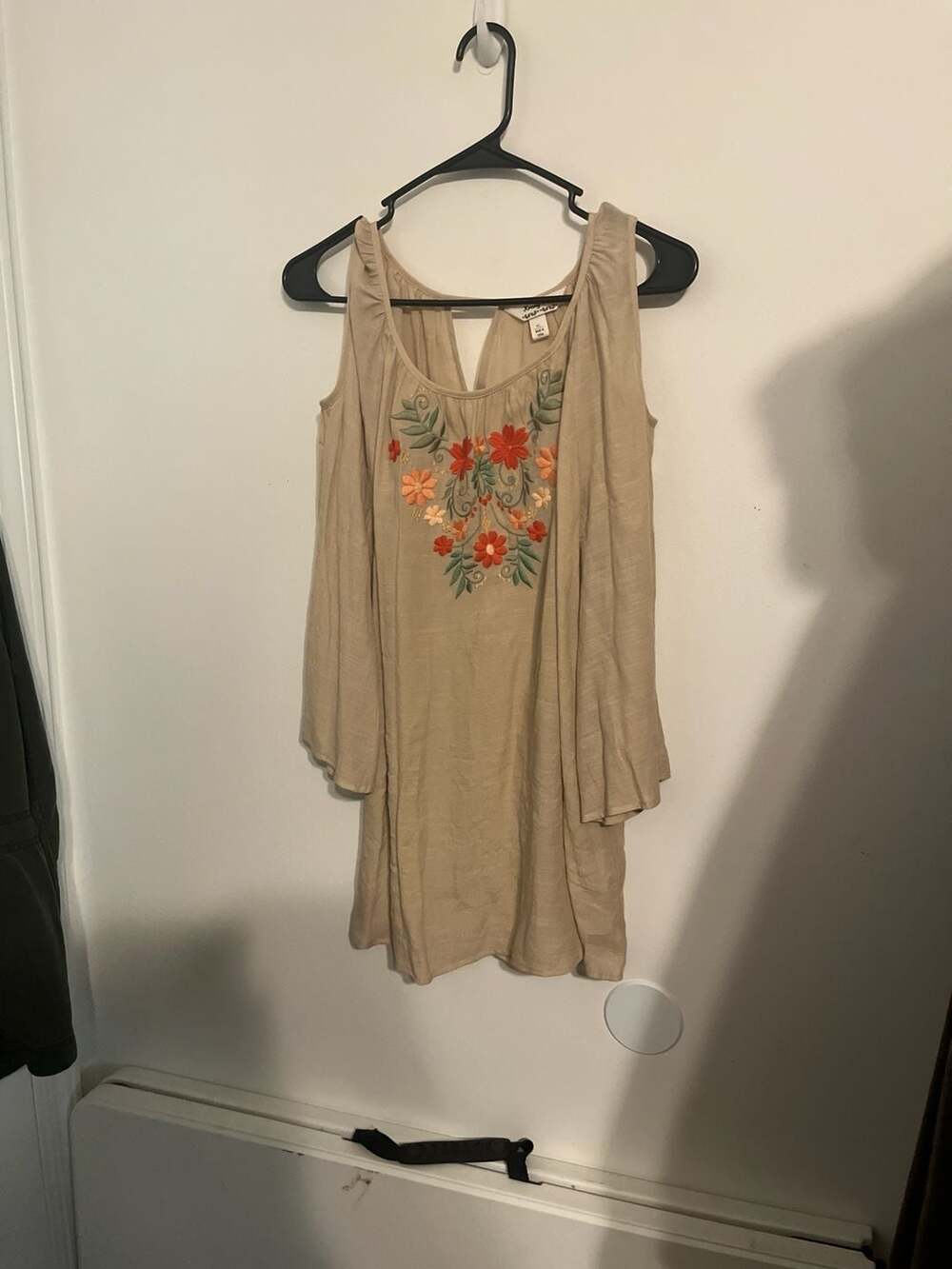 Krazy Kat Beige Floral Embroidered Cold Shoulder Tunic Top Size XL